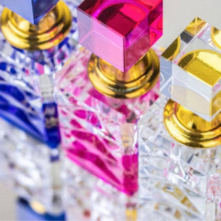 Musc sugar - collection Crystal El Nabil est un savant mélange de notes florales et de notes de fond boisées, presque fumées. Pivoines, litchis, vétivers, cèdres… Les senteurs se succèdent délicatement dans ce parfum mémorable.